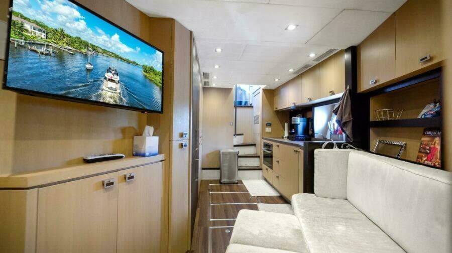 2015 Monte Carlo Yachts MCY86