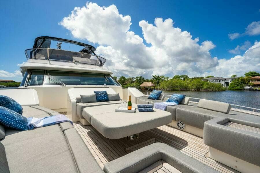 2015 Monte Carlo Yachts MCY86