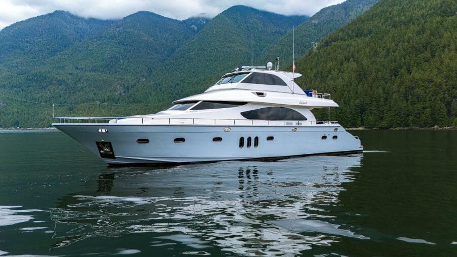 80 ft Mystica 2007 Skylounge