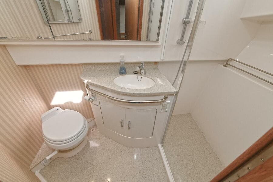 2007 Cabo Express with Tower