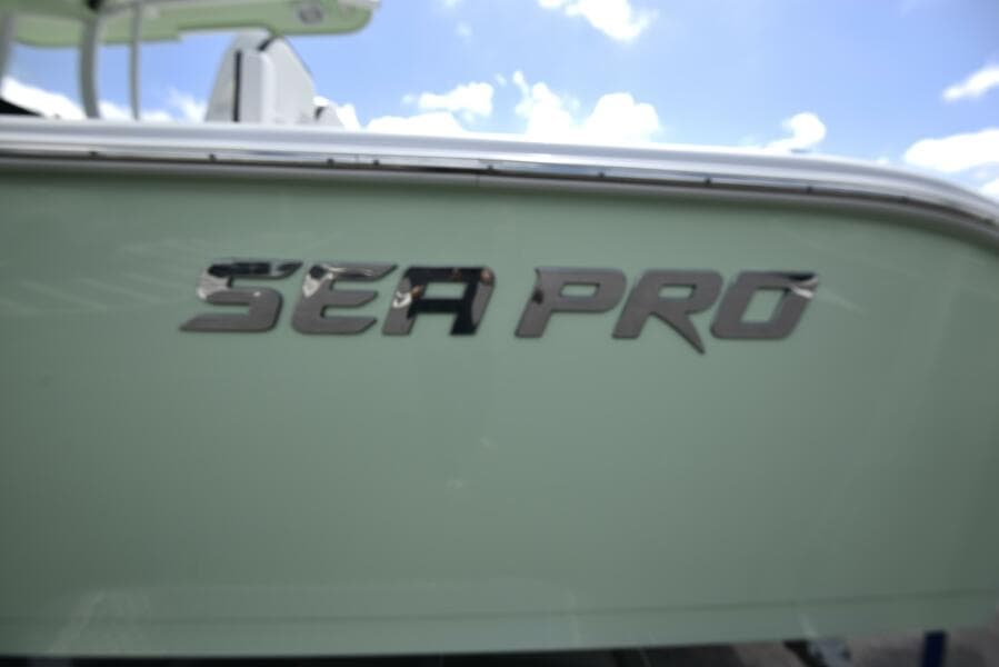 2023 Sea Pro 239 Deep V DLX
