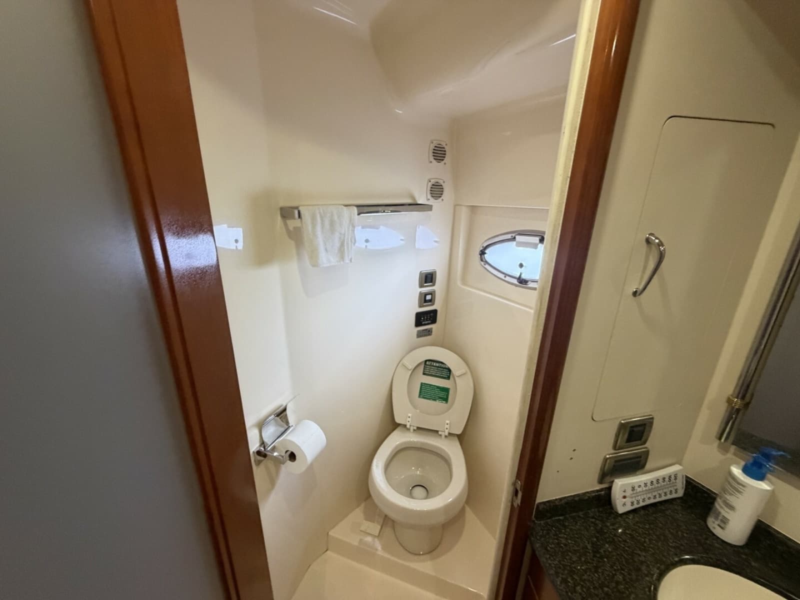 2006 Carver 56 VOYAGER - Photo 70