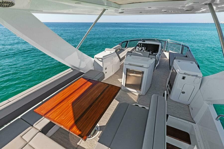 2023 Cruisers Yachts 60 Cantius Fly  Flybridge 2