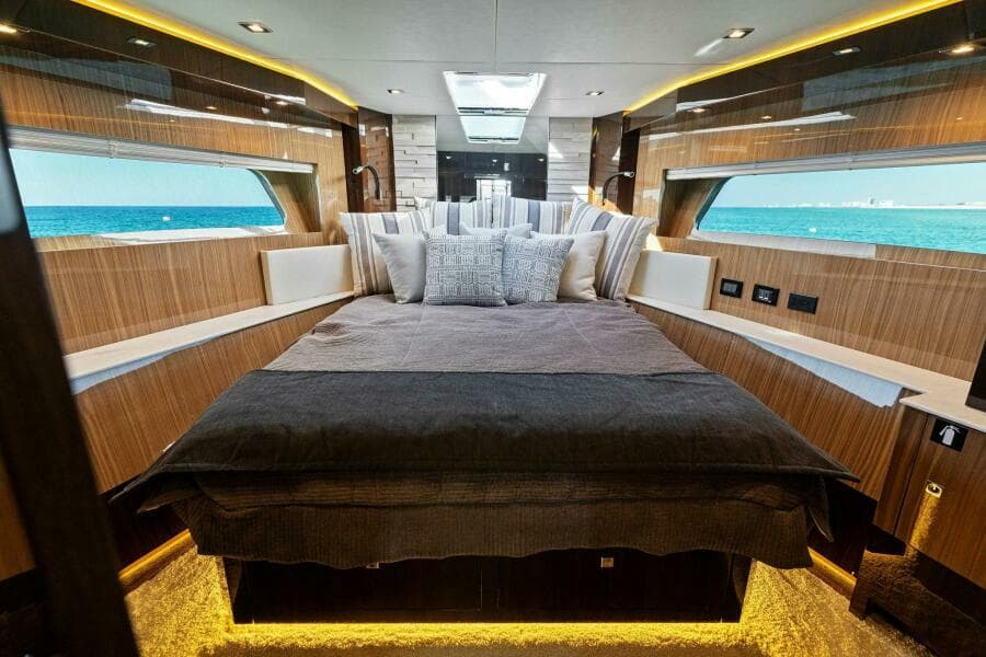 2023 Cruisers Yachts 60 Cantius Fly- VIP Stateroom