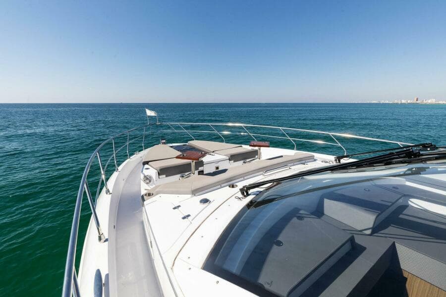 2023 Cruisers Yachts 60 Cantius Fly  Bow