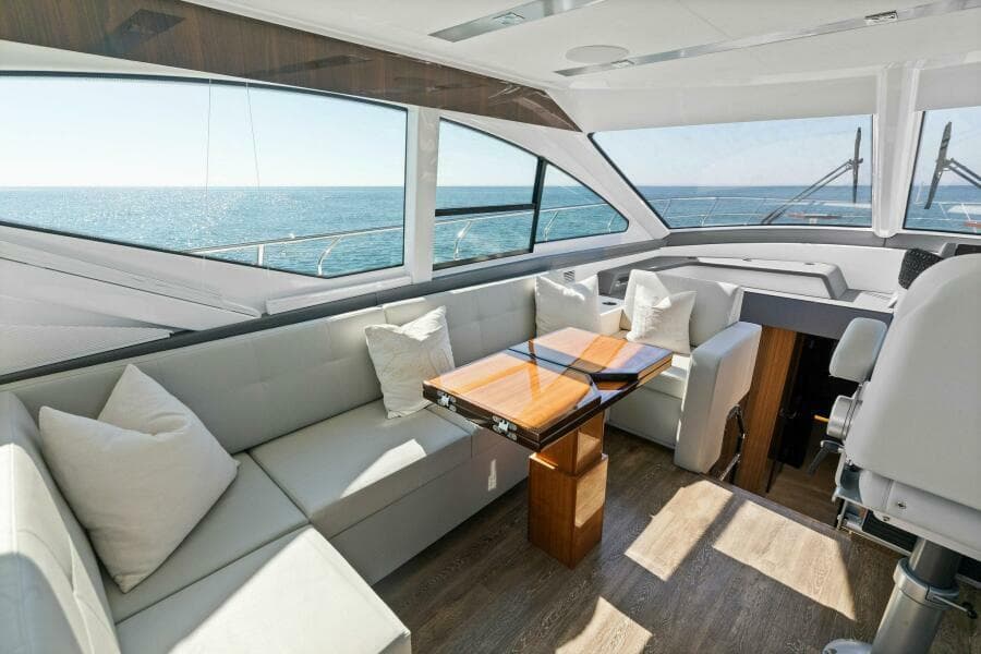 2023 Cruisers Yachts 60 Cantius Fly- Dinette