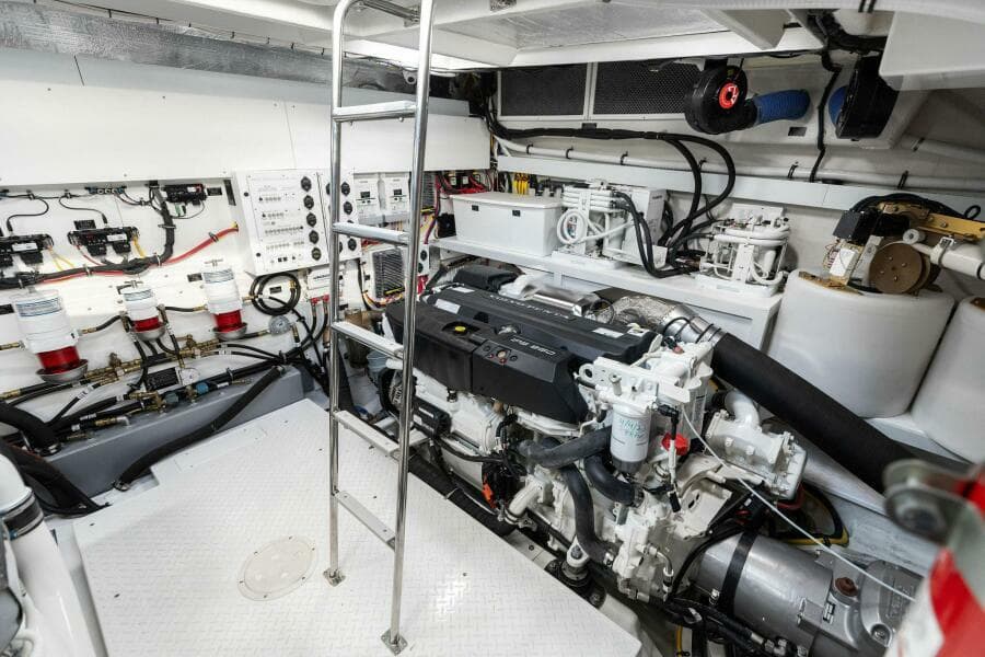 2023 Cruisers Yachts 60 Cantius Fly- Engine Room