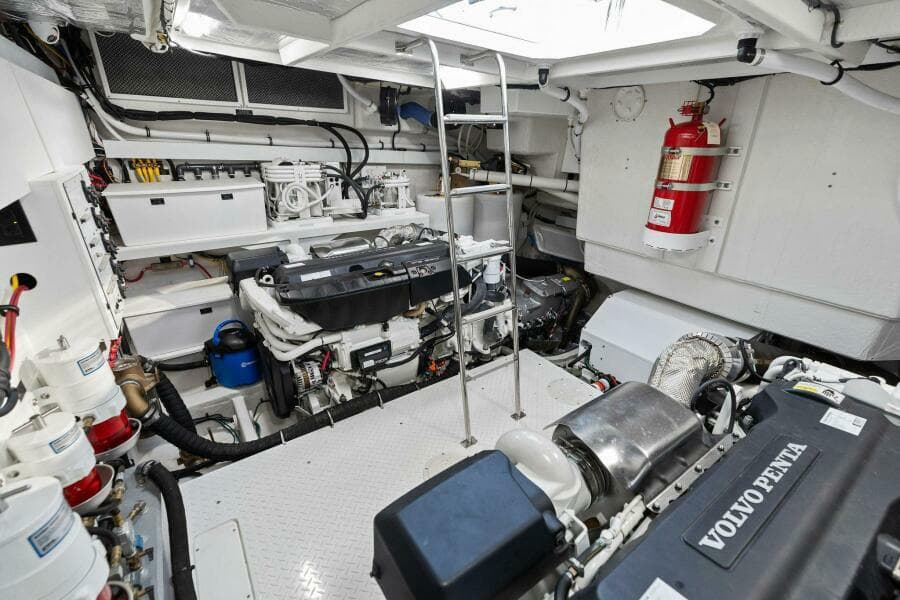 2023 Cruisers Yachts 60 Cantius Fly- Engine Room