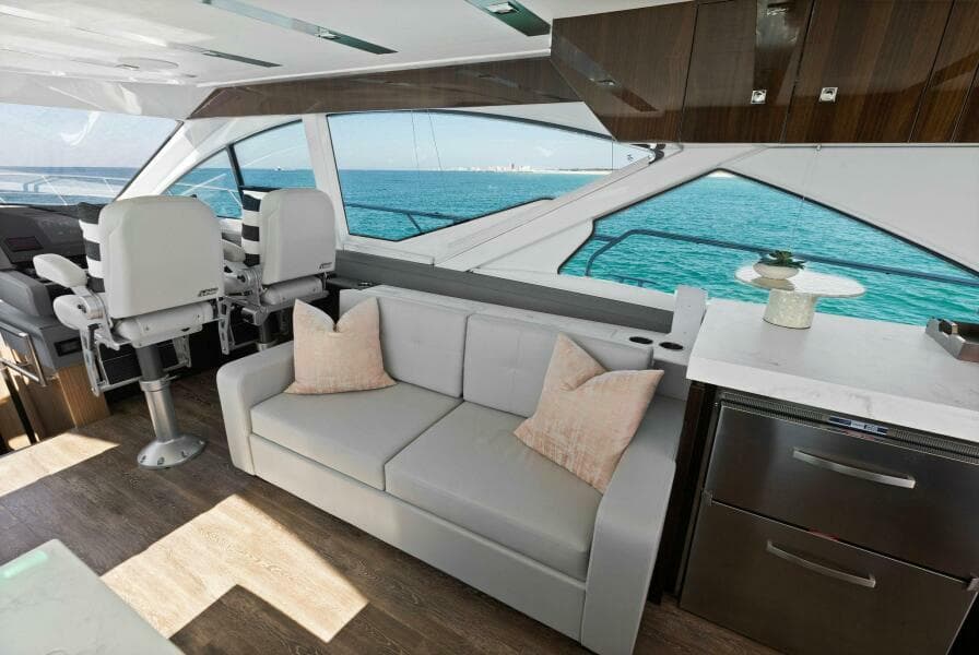 2023 Cruisers Yachts 60 Cantius Fly- Salon