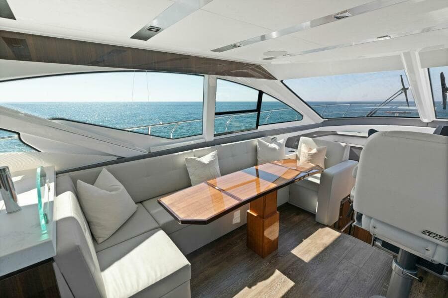 2023 Cruisers Yachts 60 Cantius Fly- Dinette