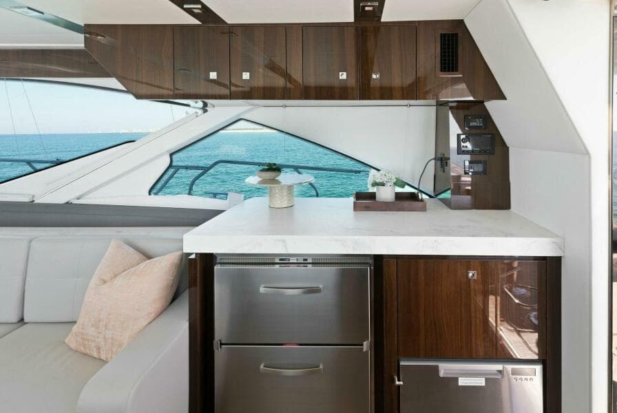 2023 Cruisers Yachts 60 Cantius Fly- Galley