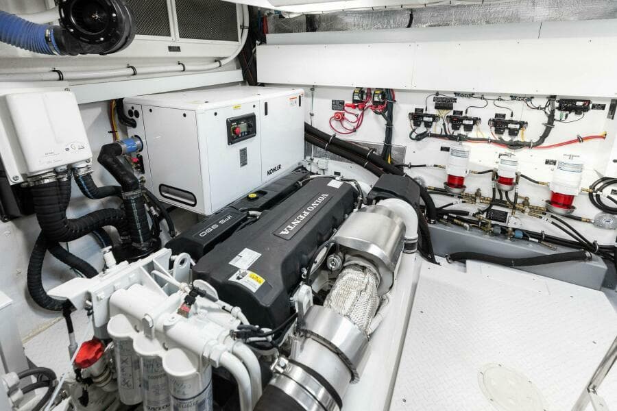 2023 Cruisers Yachts 60 Cantius Fly- Generator