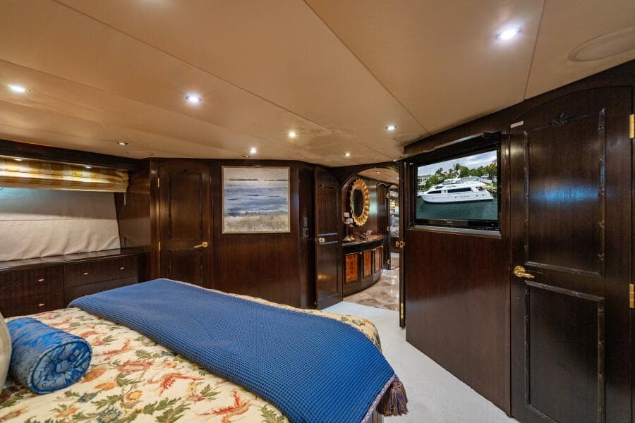 2001 Hatteras 100 Motor Yacht