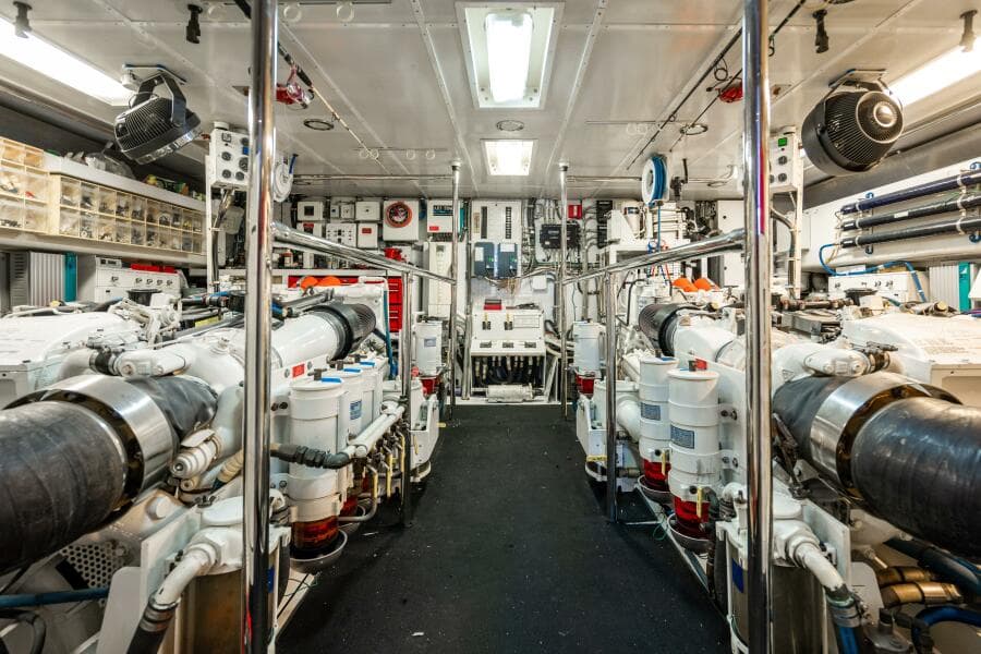 2001 Hatteras 100 Motor Yacht