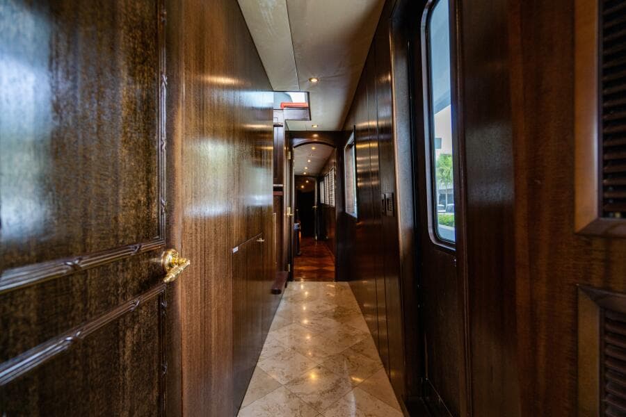 2001 Hatteras 100 Motor Yacht