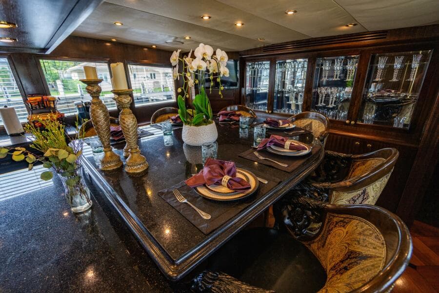 2001 Hatteras 100 Motor Yacht