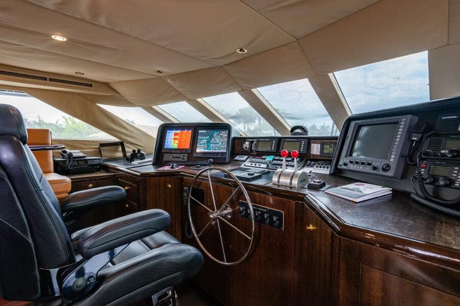 2001 Hatteras 100 Motor Yacht