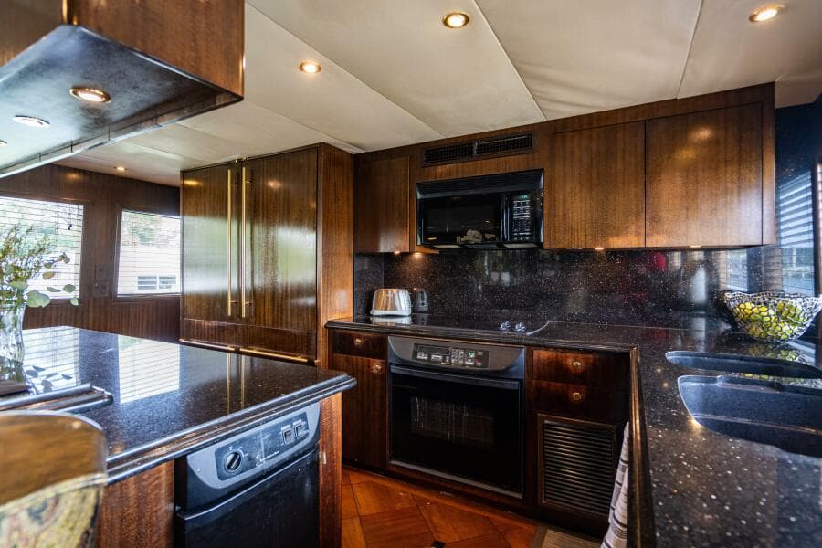 2001 Hatteras 100 Motor Yacht