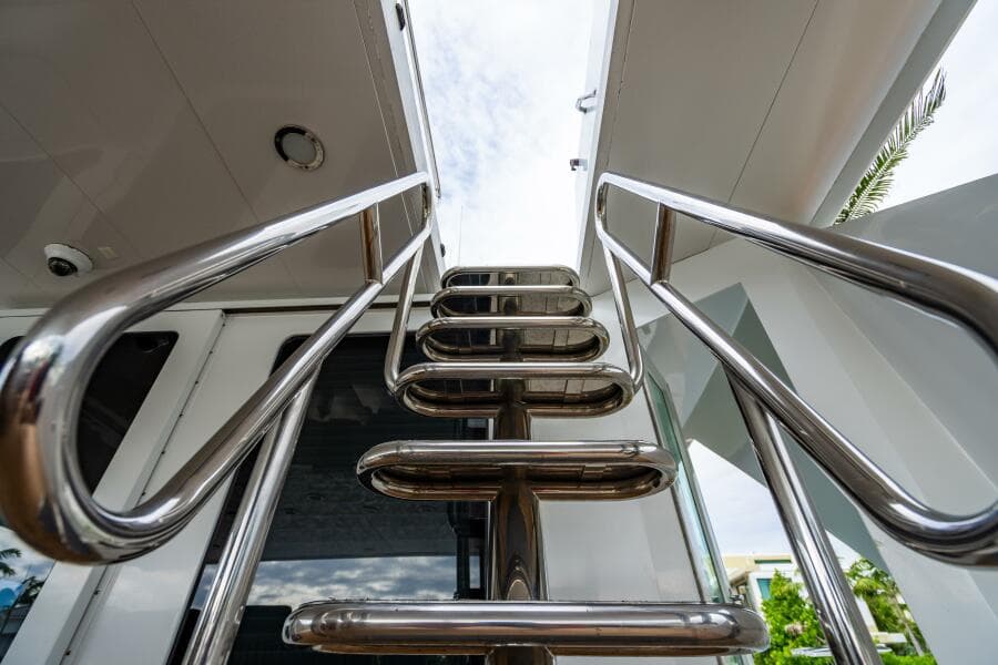 2001 Hatteras 100 Motor Yacht