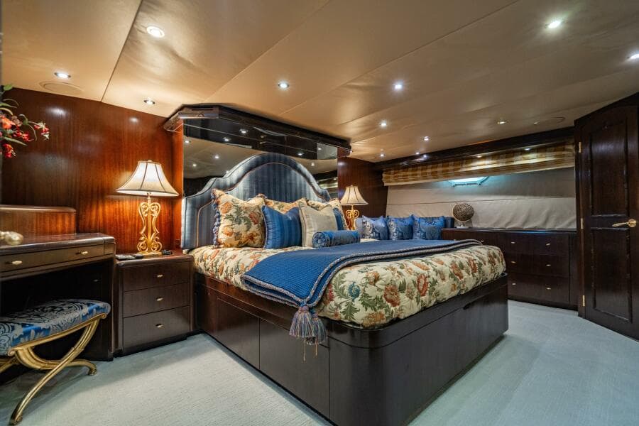 2001 Hatteras 100 Motor Yacht