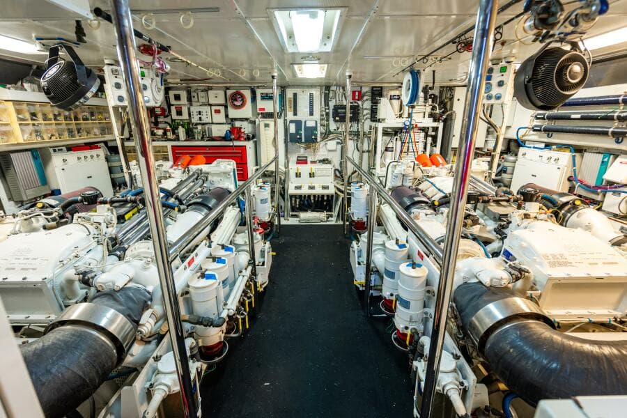 2001 Hatteras 100 Motor Yacht