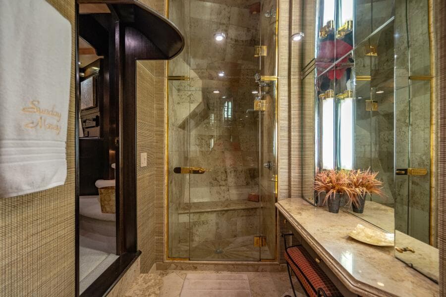 2001 Hatteras 100 Motor Yacht