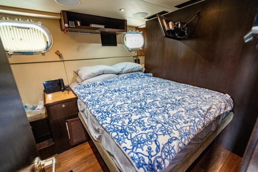 2001 Hatteras 100 Motor Yacht