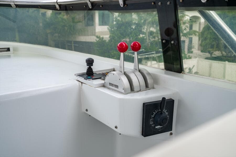 2001 Hatteras 100 Motor Yacht