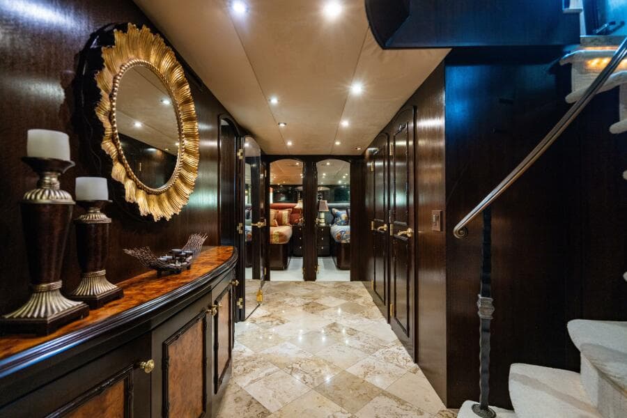 2001 Hatteras 100 Motor Yacht