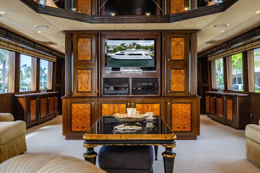 2001 Hatteras 100 Motor Yacht