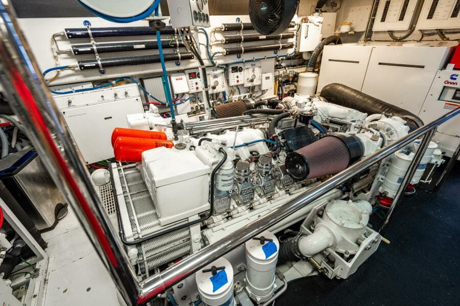 2001 Hatteras 100 Motor Yacht