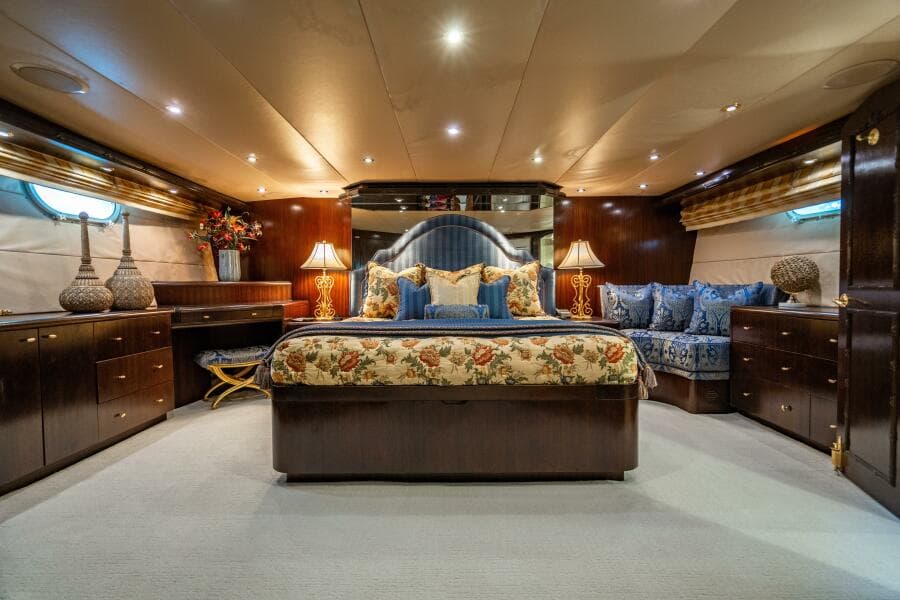 2001 Hatteras 100 Motor Yacht