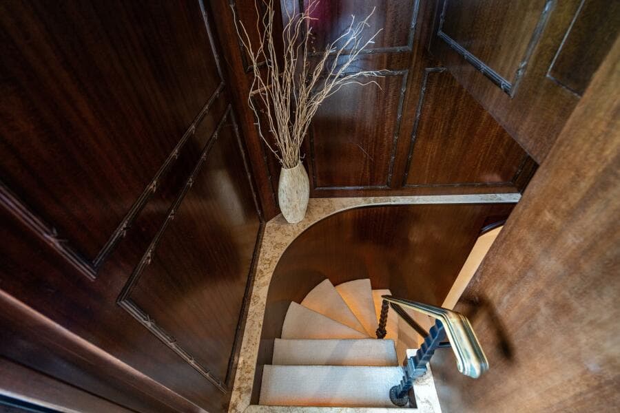 2001 Hatteras 100 Motor Yacht