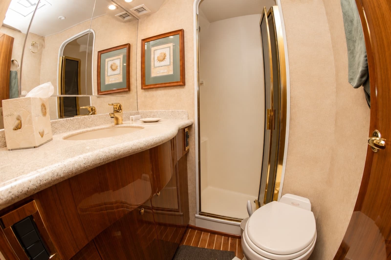 2005 Viking 45 Convertible - Photo 26