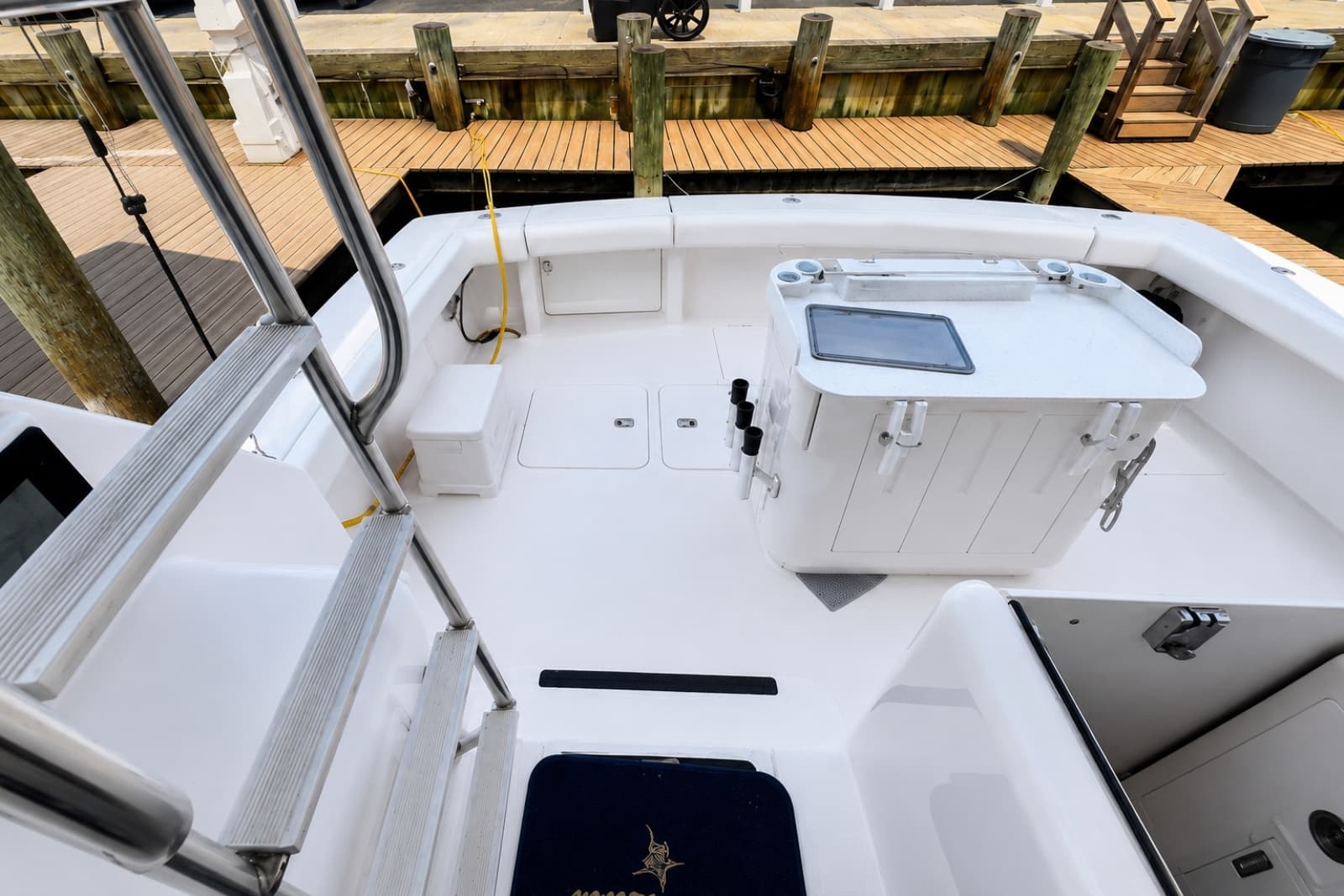 2005 Viking 45 Convertible - Photo 10