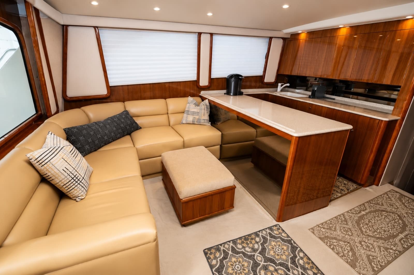 2005 Viking 45 Convertible - Photo 11