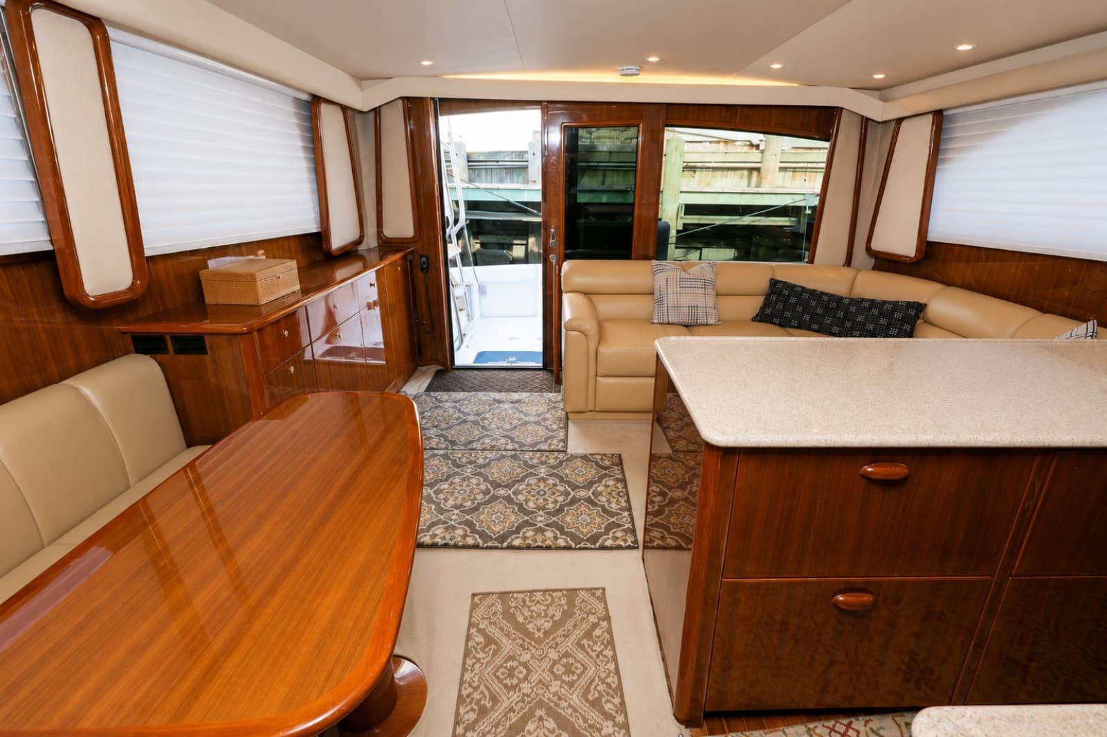 2005 Viking 45 Convertible - Photo 16