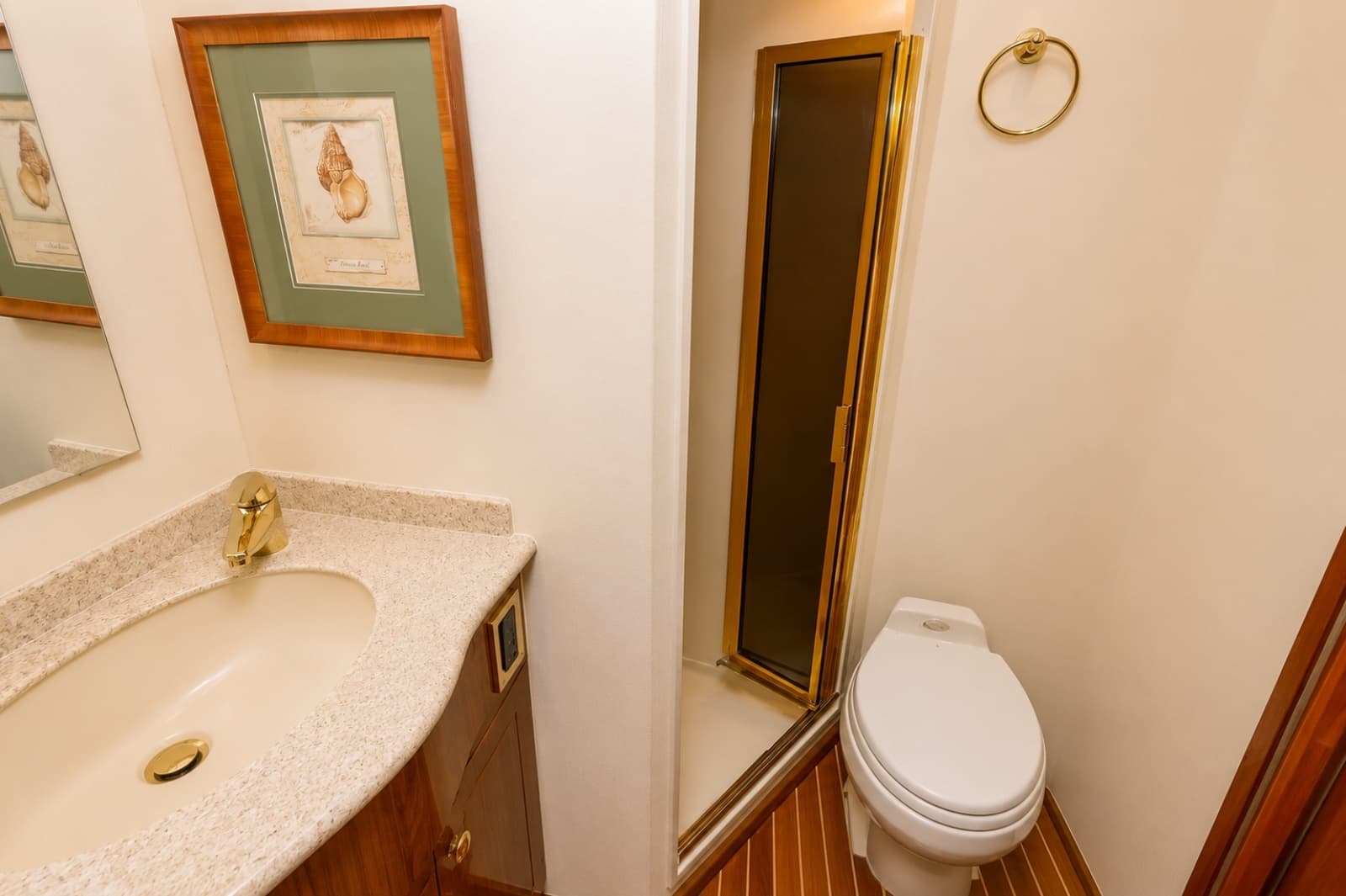 2005 Viking 45 Convertible - Photo 21