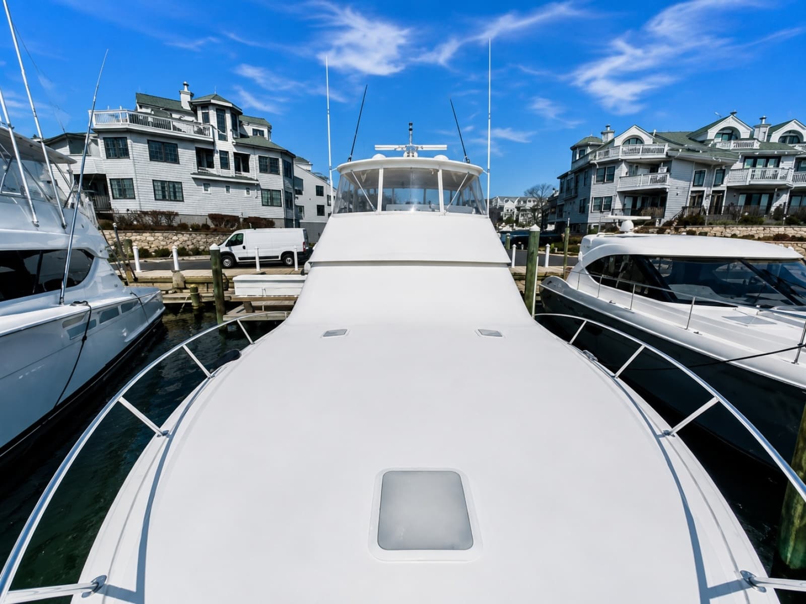 2005 Viking 45 Convertible - Photo 32