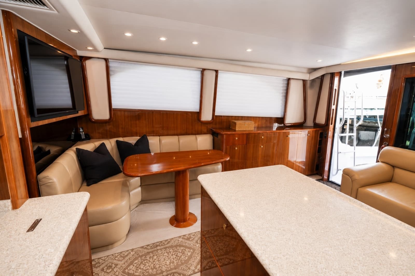 2005 Viking 45 Convertible - Photo 15