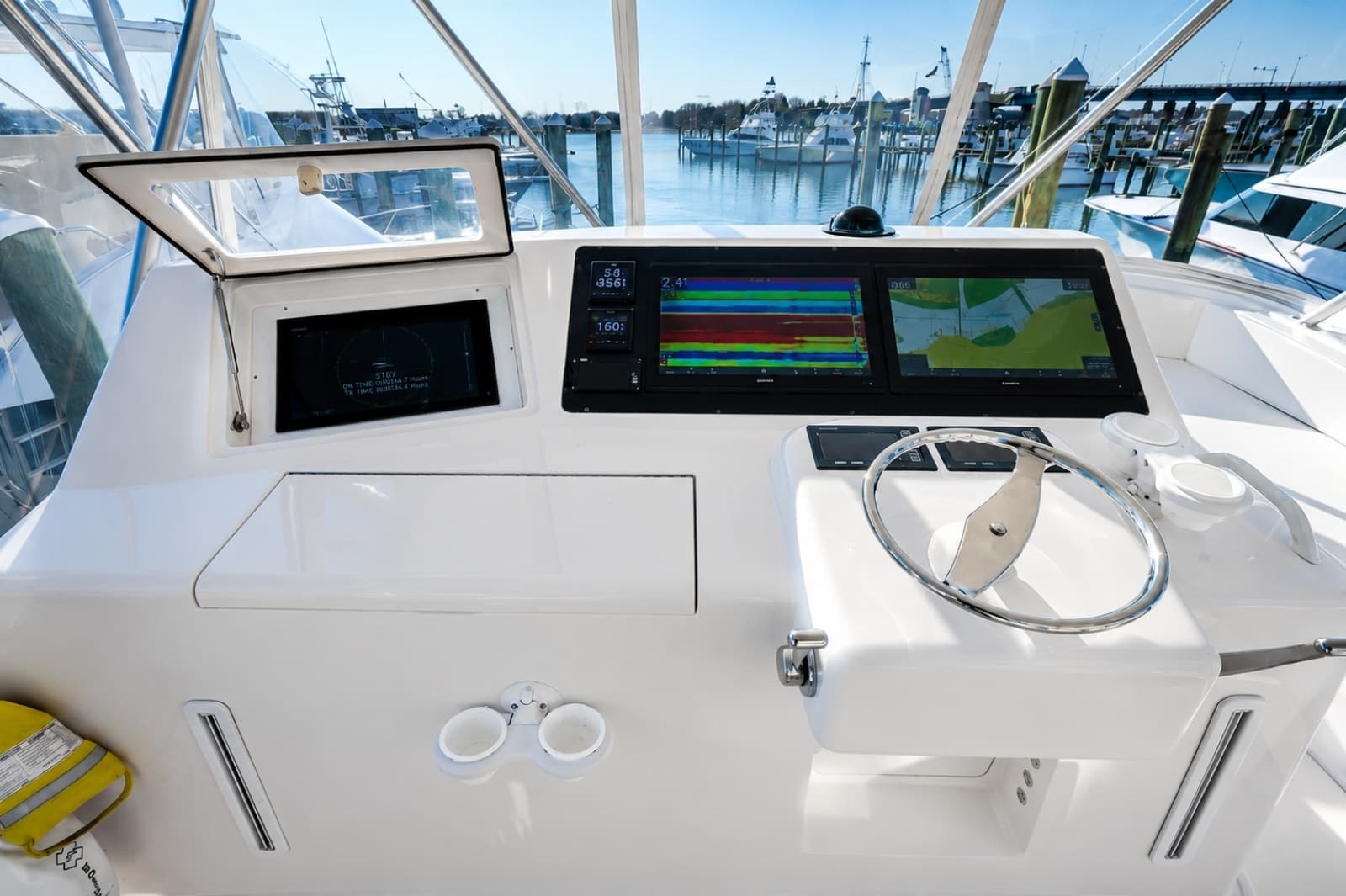 2005 Viking 45 Convertible - Photo 8