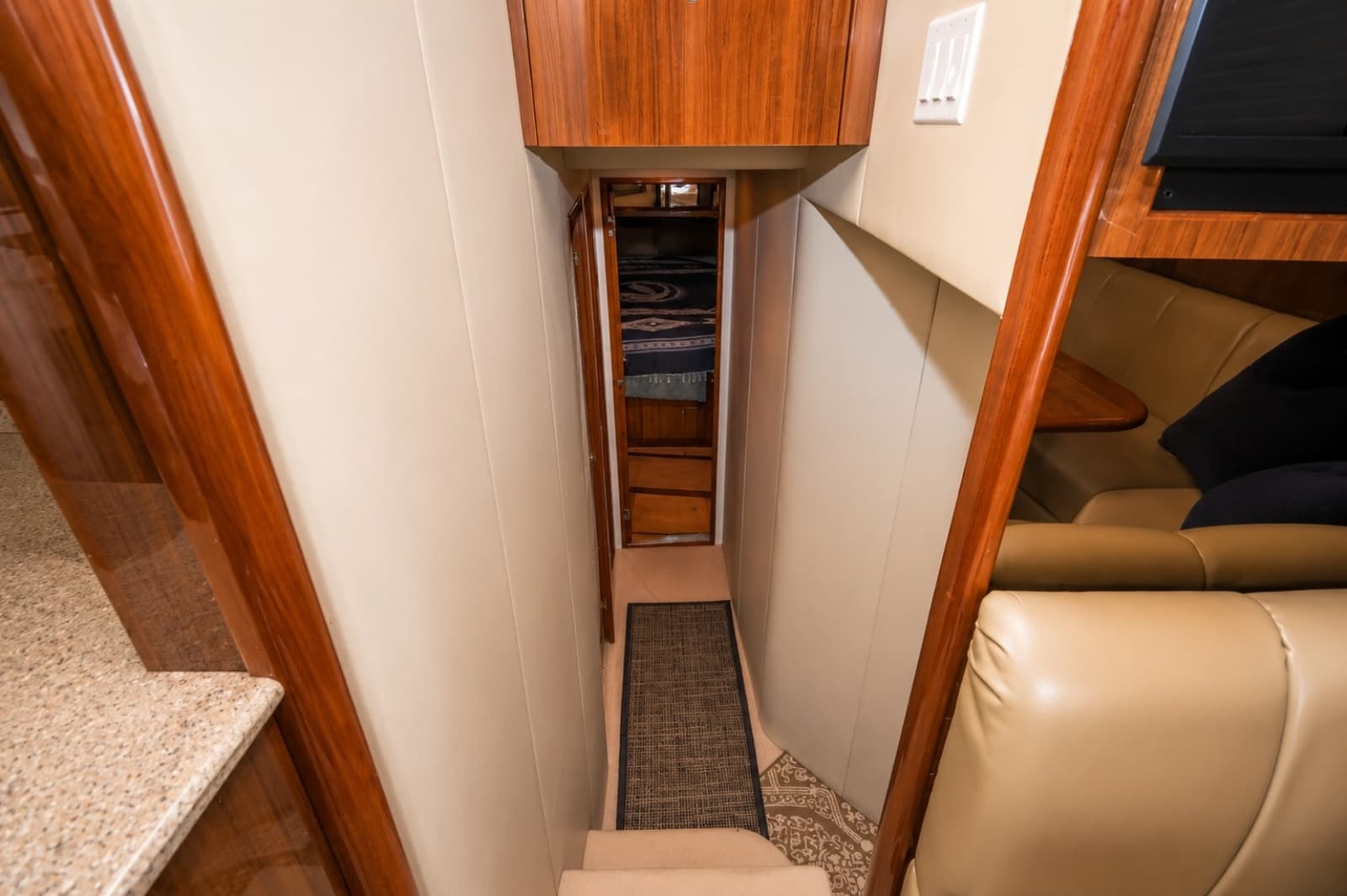 2005 Viking 45 Convertible - Photo 19
