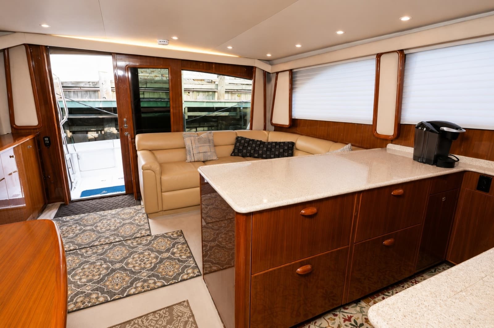 2005 Viking 45 Convertible - Photo 17