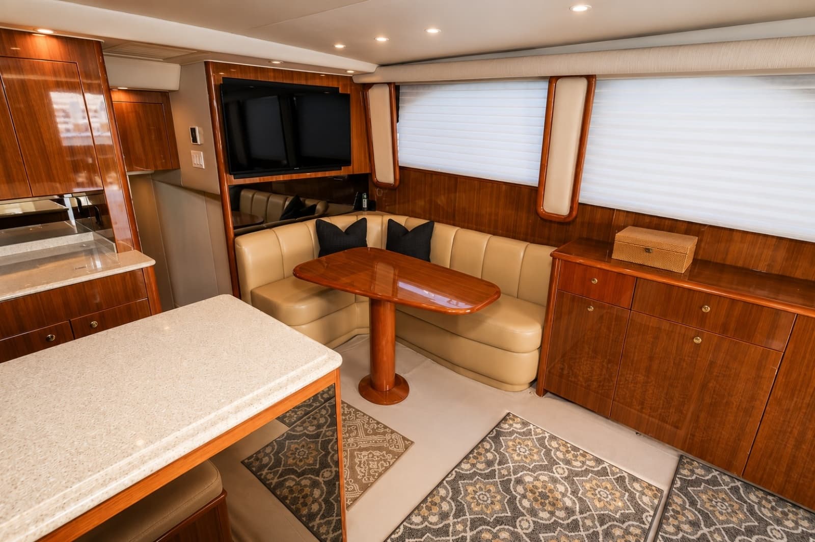 2005 Viking 45 Convertible - Photo 13