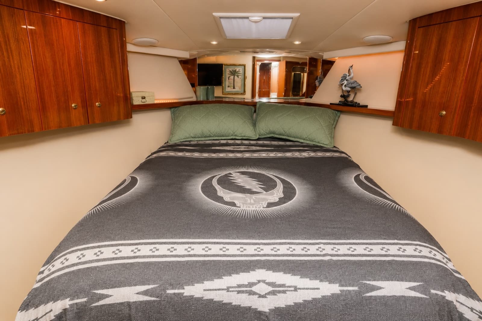 2005 Viking 45 Convertible - Photo 24