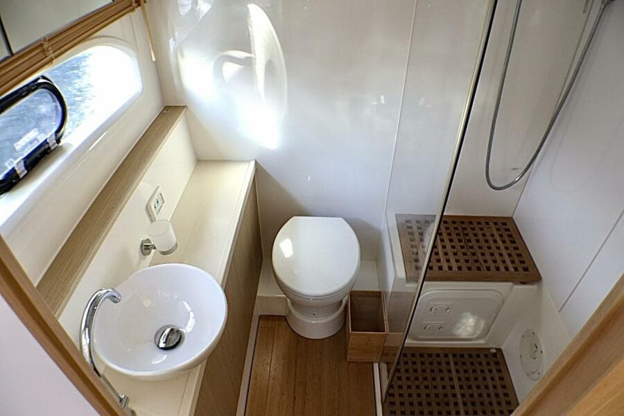 2018 Aquila 44 Catamaran- VIP (STBD) Head