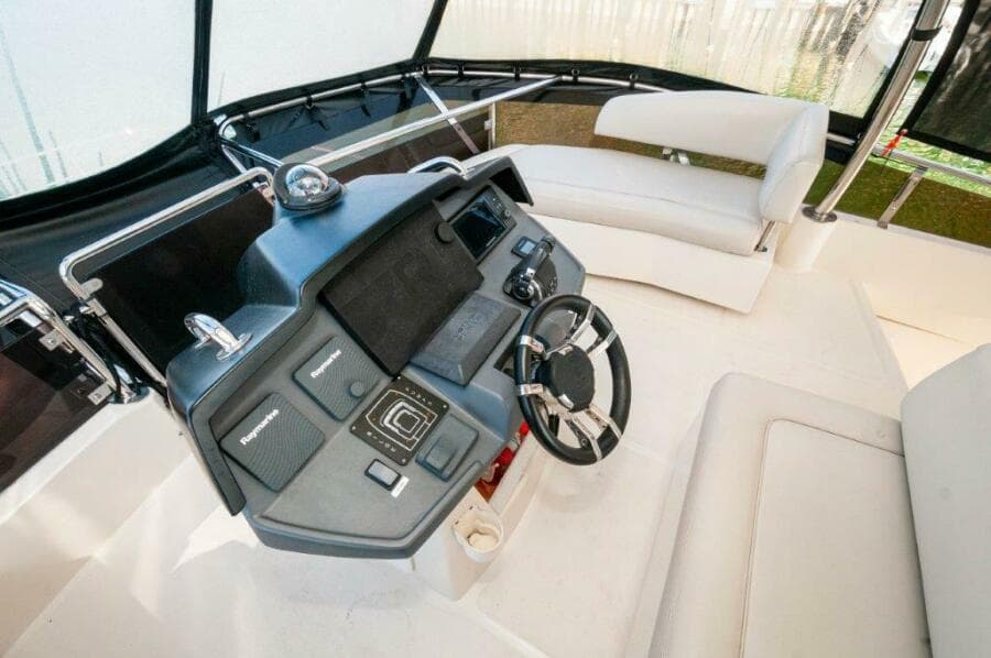 2018 Aquila 44 Catamaran- Flybridge