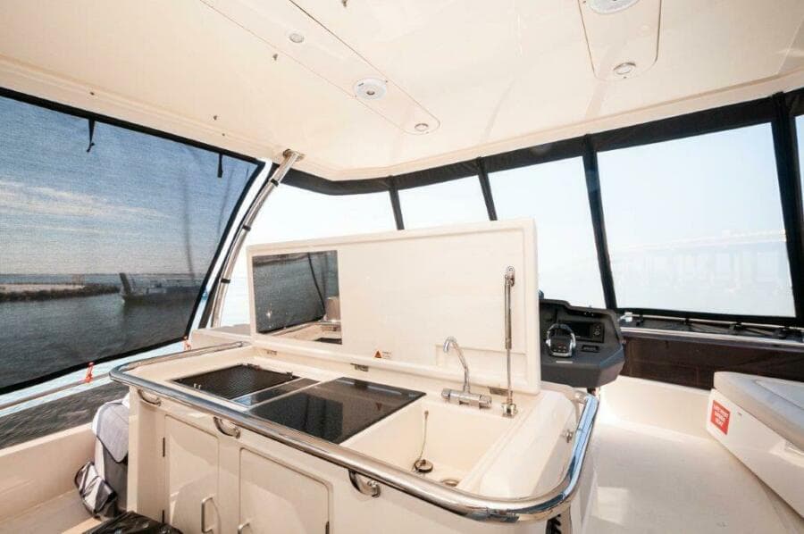 2018 Aquila 44 Catamaran- Flybridge / grill 