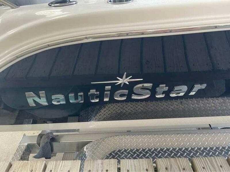 2022 NauticStar 2102 Legacy