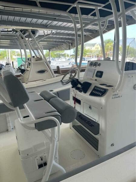 2022 NauticStar 2102 Legacy
